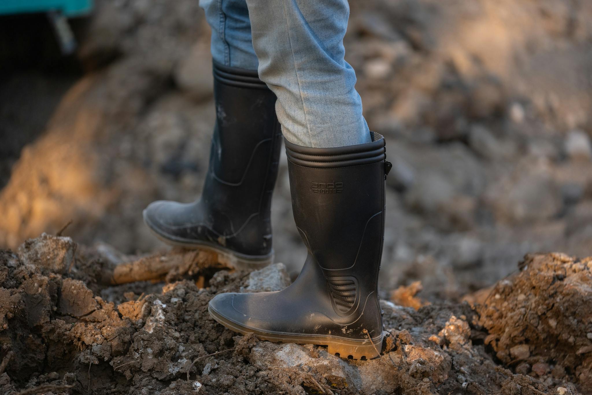 Ando Boots Kontak