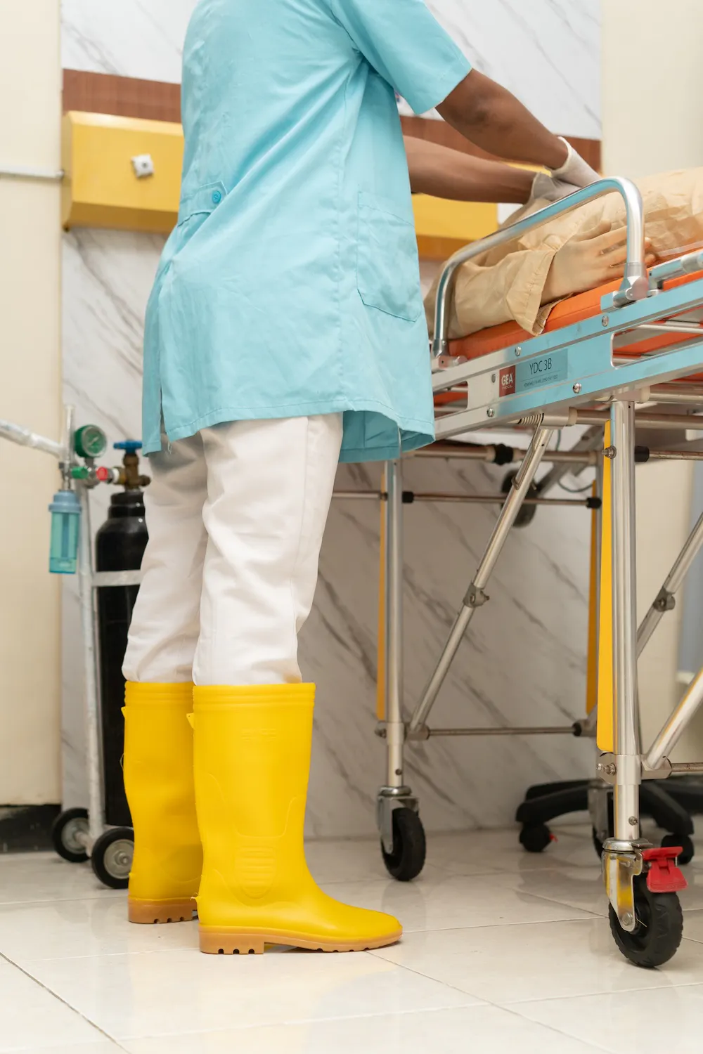 Ando Boots Kesehatan