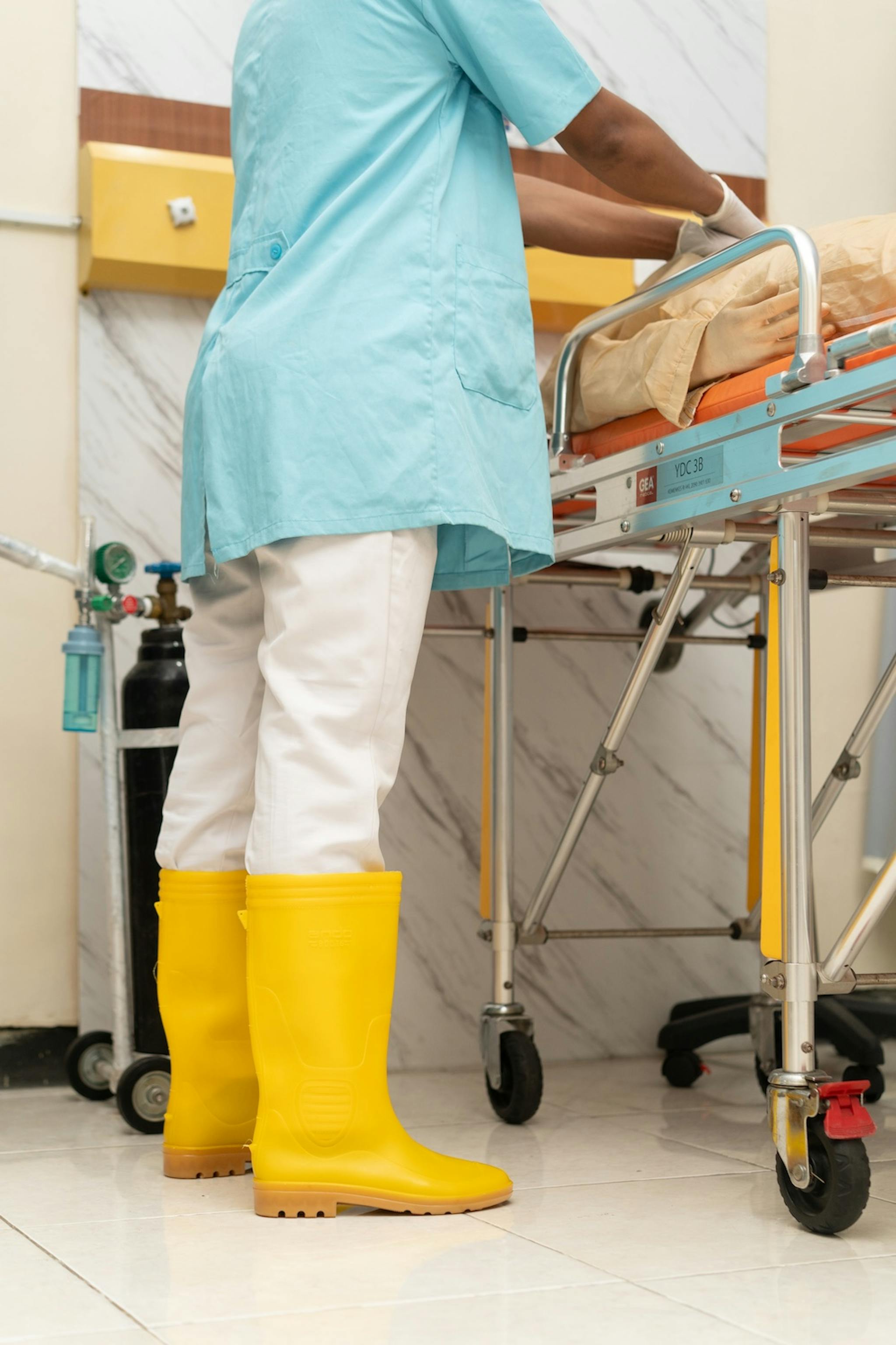 Ando Boots Kesehatan