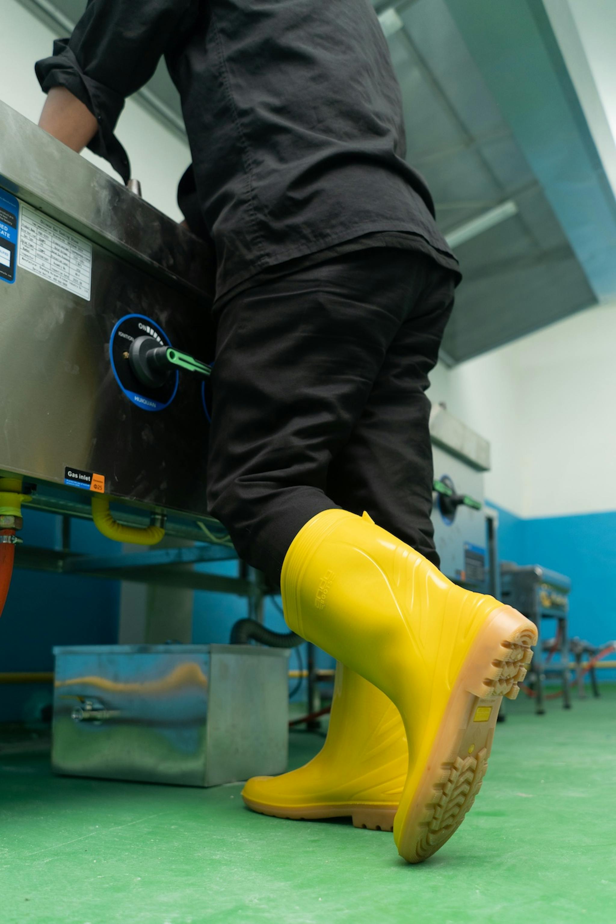 Ando Boots Makanan Minuman