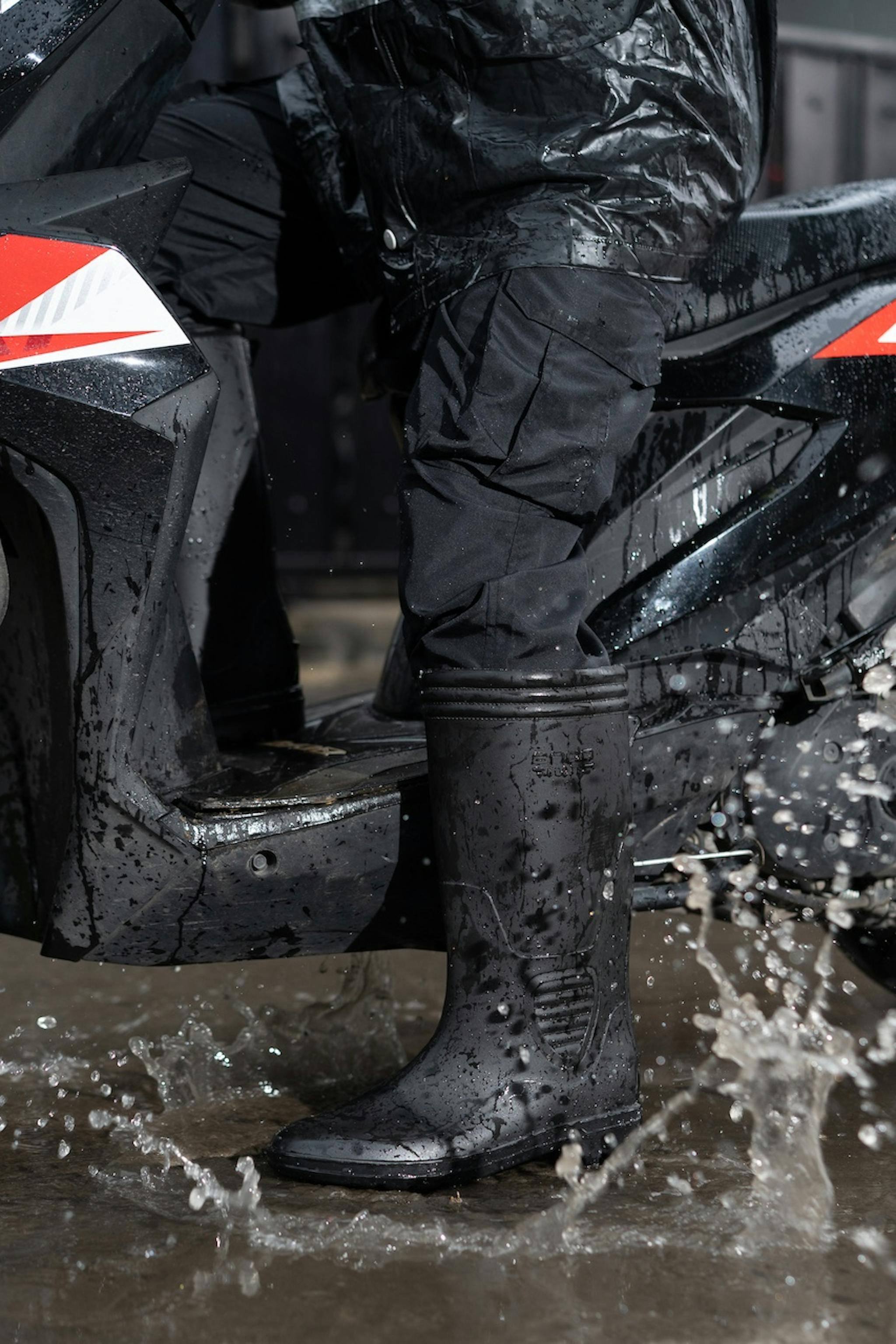 Ando Boots Transportasi