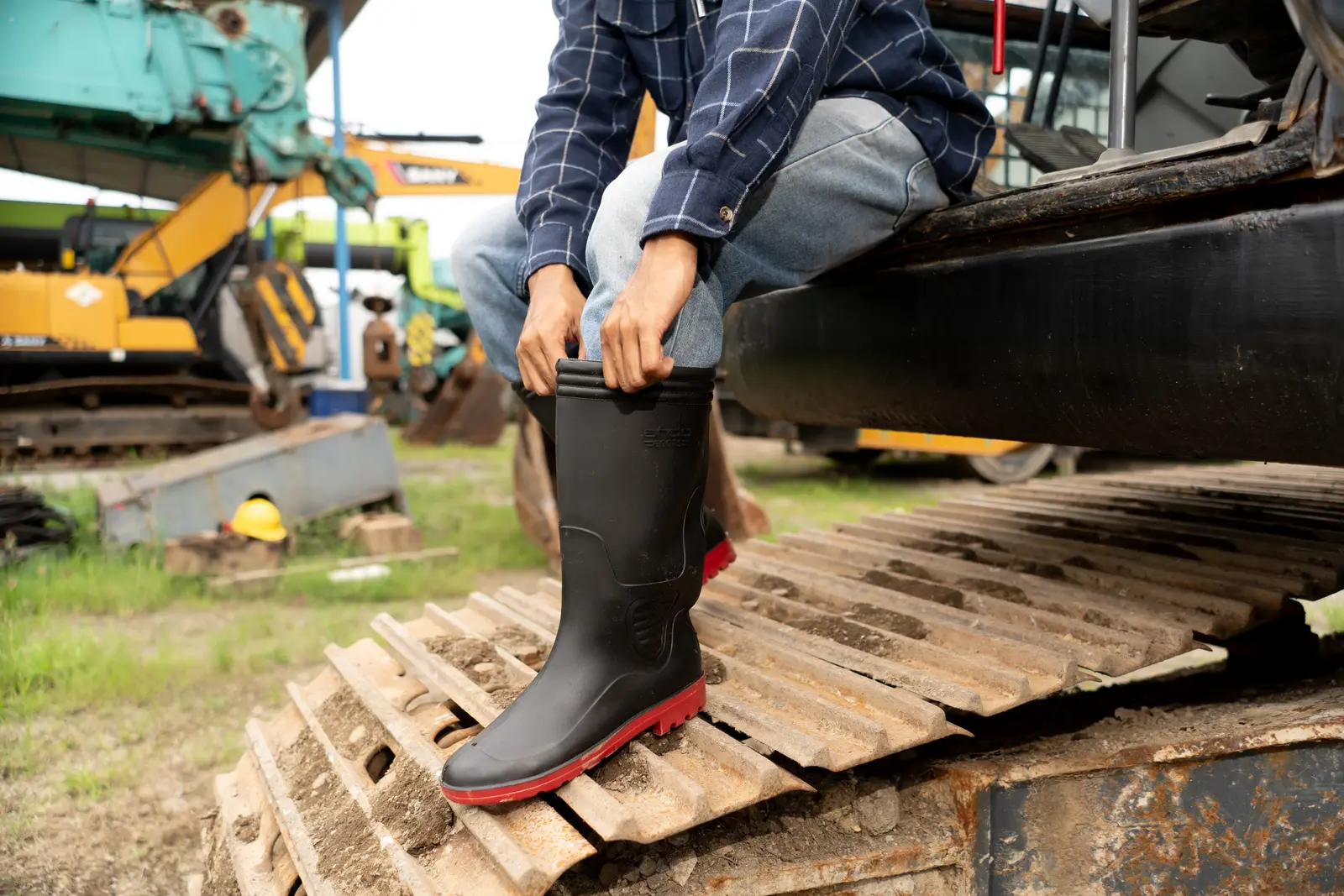 Panduan Manajemen APD Kaki & Sepatu Boot Kerja Efektif