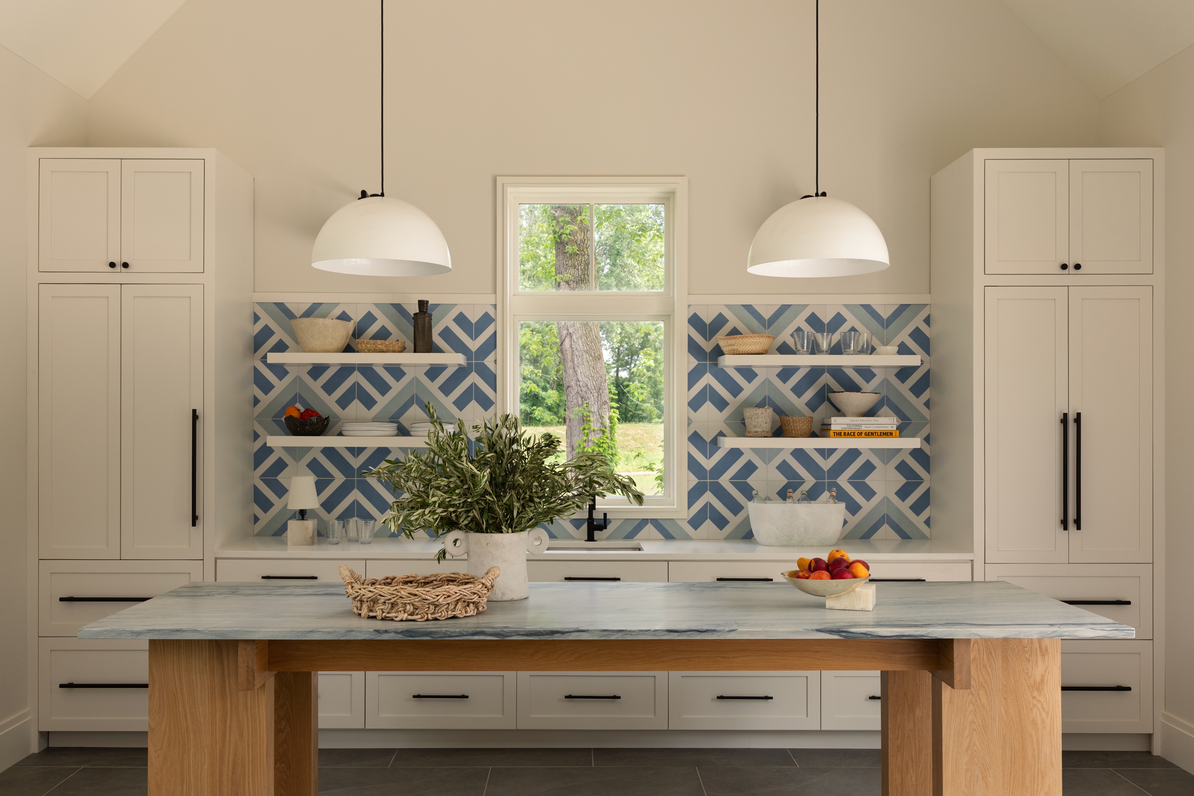 Qk Andrea Goldman Luxury Interior Design Firm Chicago Chavin Poolhouse Kitchenette Dining