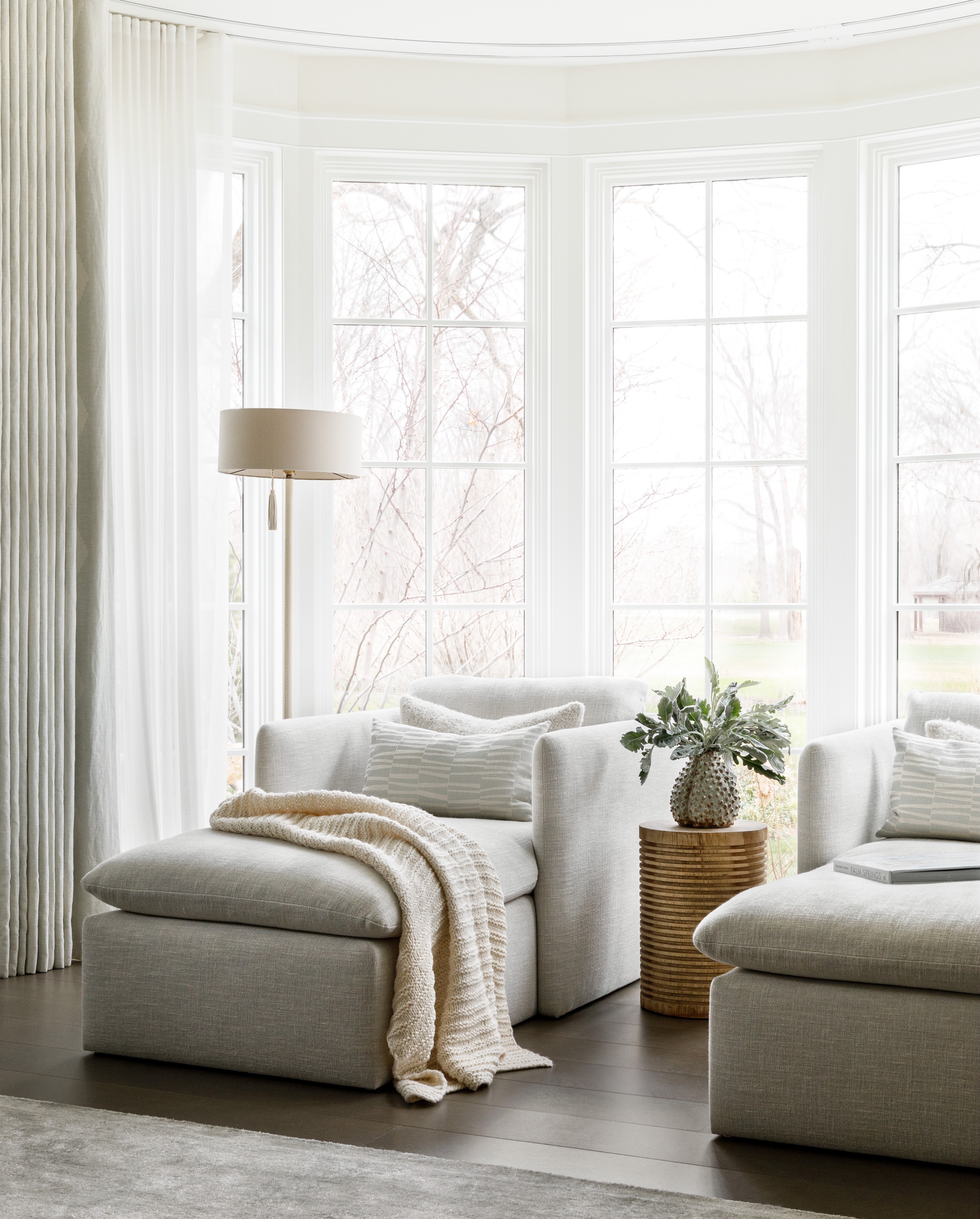 Wv Andrea Goldman Luxury Interior Design Firm Chicago Winnetka Compound Primary Bedroom Seating Baywindow