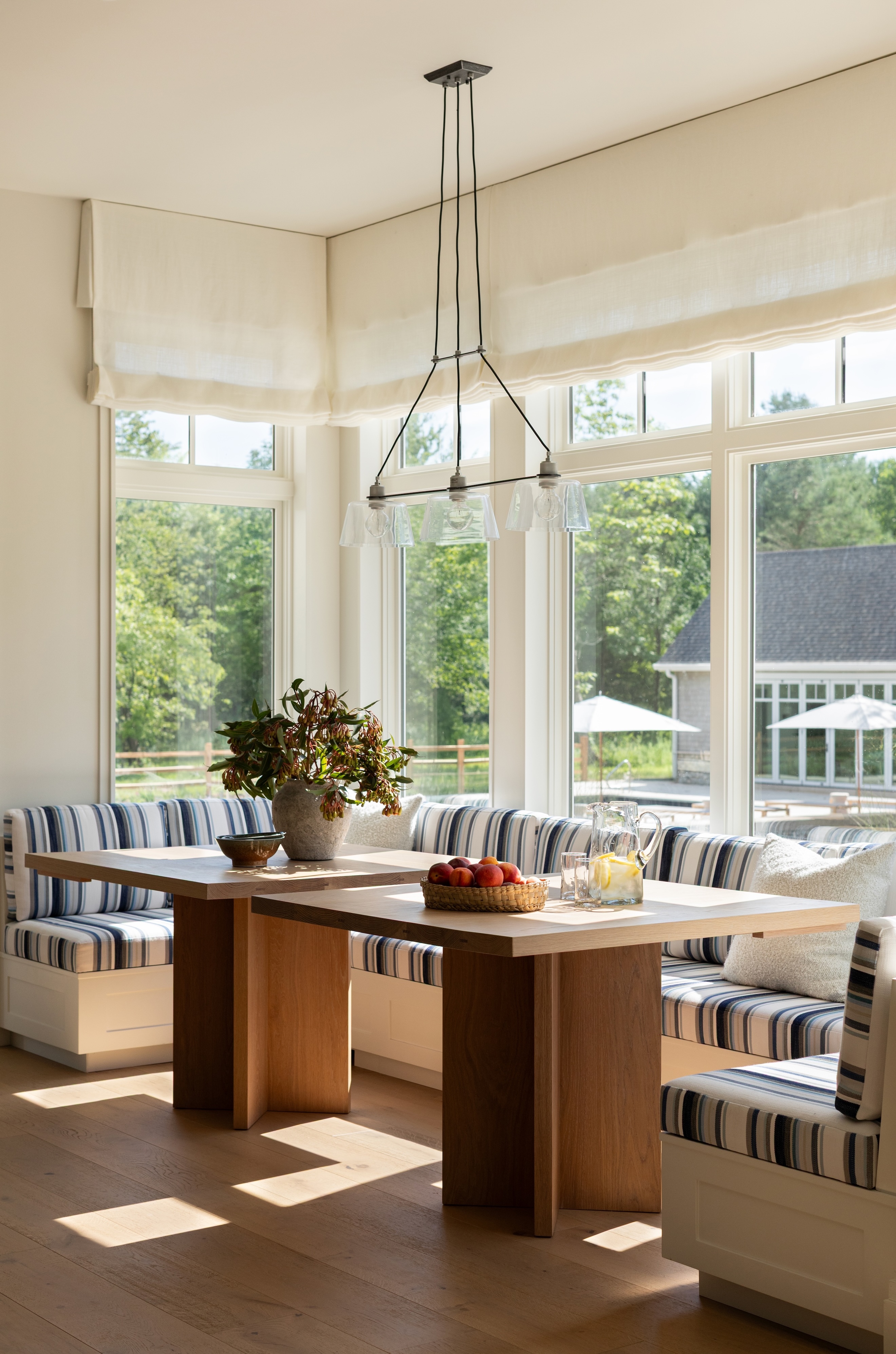 ct Andrea Goldman Luxury Interior Design Firm Chicago Chavin Openplan Kitchen Breakfast Banquette