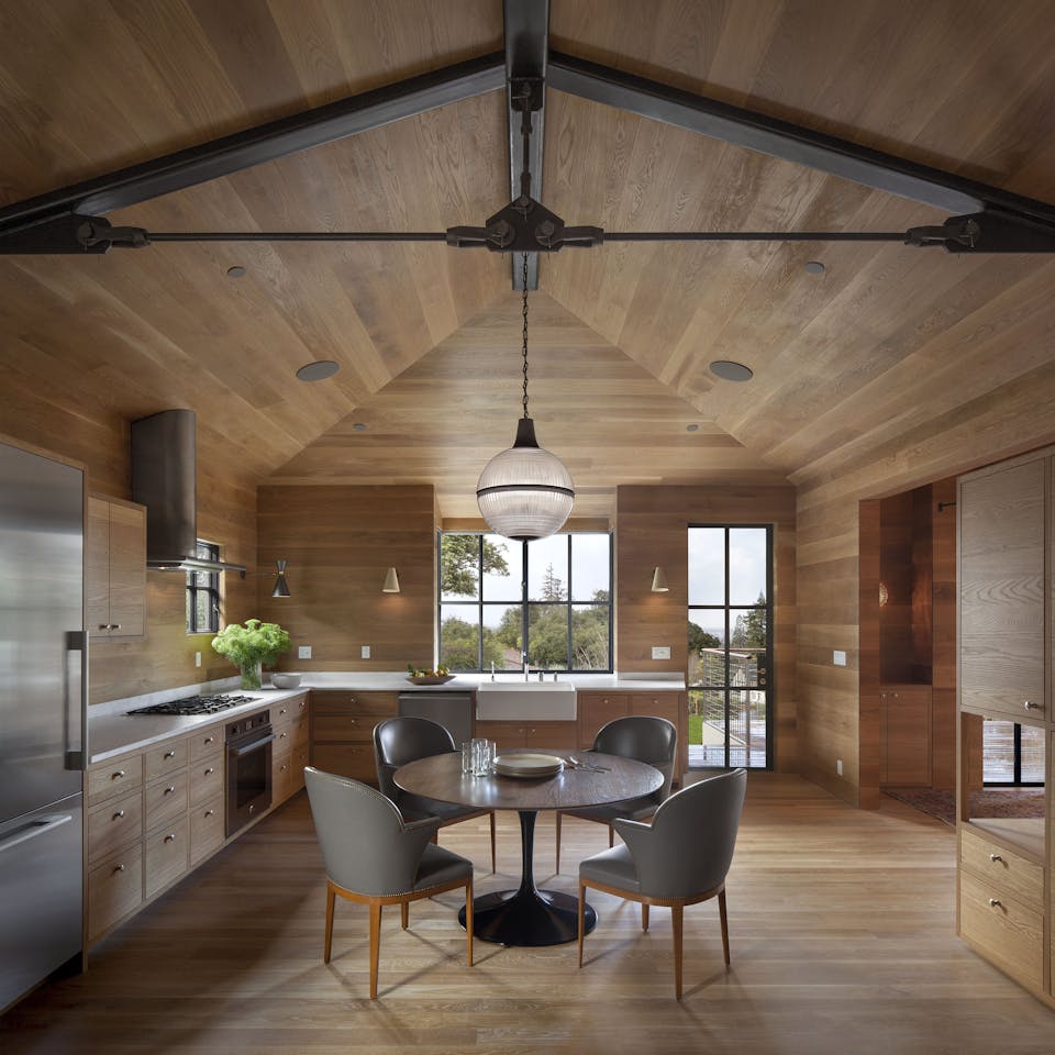 Andrew-Mann-Architecture-California-House-For-an-Artist-Kitchen-Dining-View