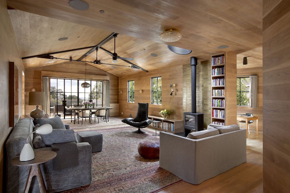 Andrew-Mann-Architecture-California-House-For-an-Artist-Living-Room-with-Black-Chair