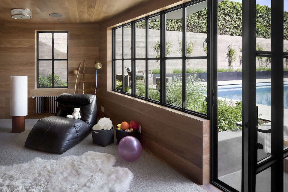 Andrew-Mann-Architecture-California-House-For-an-Artist-Lounge-Chair-with-Toys