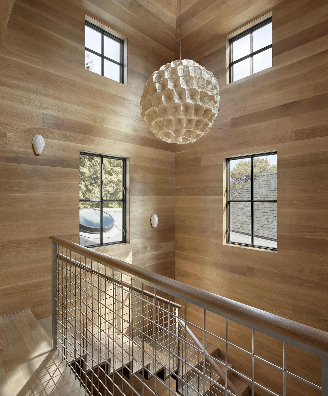 Andrew-Mann-Architecture-California-House-For-an-Artist-Stairwell-with-Windows