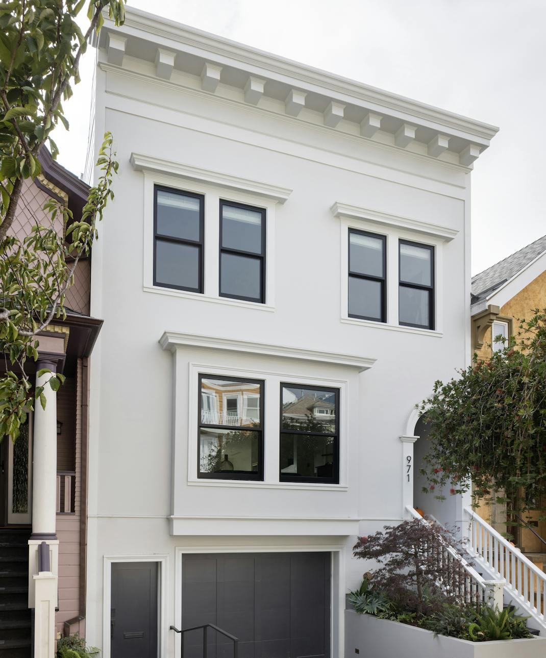 Andrew-Mann-Architecture-California-Noe-Valley-Perch-Building-Exterior-Garages