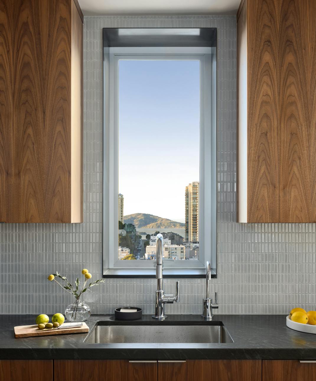 Andrew-Mann-Architecture-California-Nob-Hill-Pied-à-terre-Kitchen-Sink-with-View