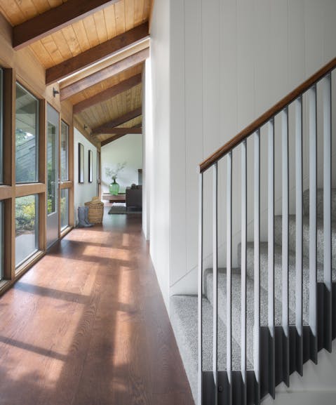 Andrew-Mann-Architecture-California-Sonoma-Hallway-View-from-Staircase