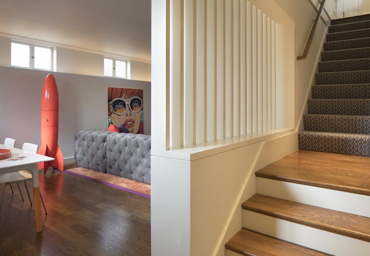 Andrew-Mann-Architecture-California-Urban-Style-Lounge-Corner-View-with-Rocket-Popart-from-Staircase