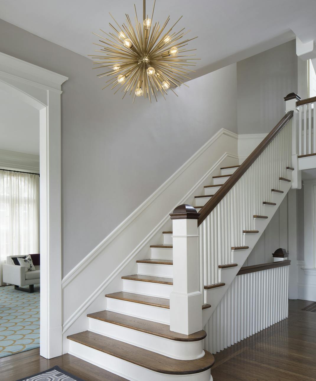 Andrew-Mann-Architecture-California-Urban-Style-Staircase-with-Lighting-Fixture