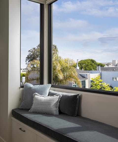 Andrew-Mann-Architecture-California-Historic-Cottage-Row-Bedroom-Window-Seat