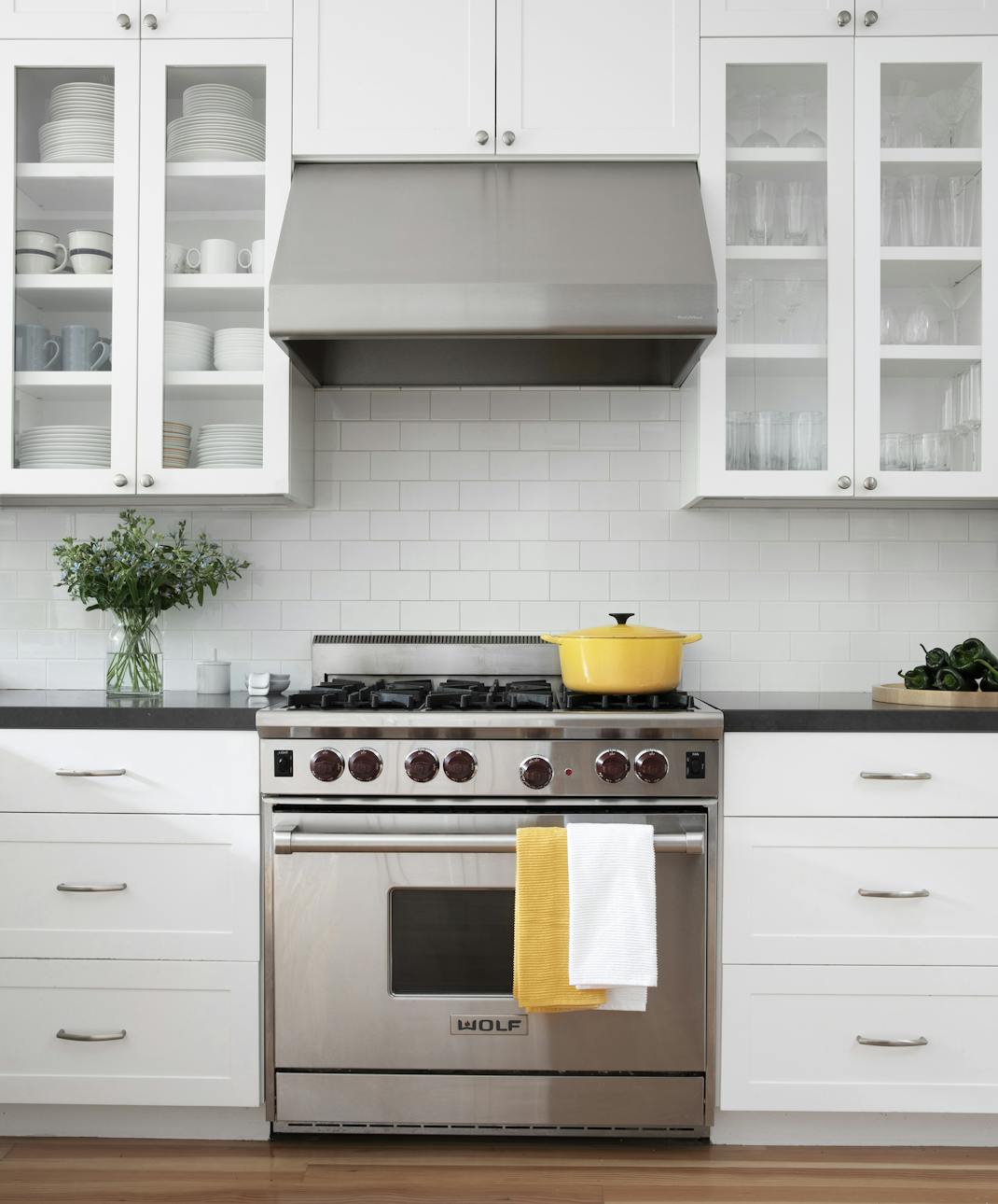 Andrew-Mann-Architecture-California-Historic-Cottage-Row-Kitchen-Range