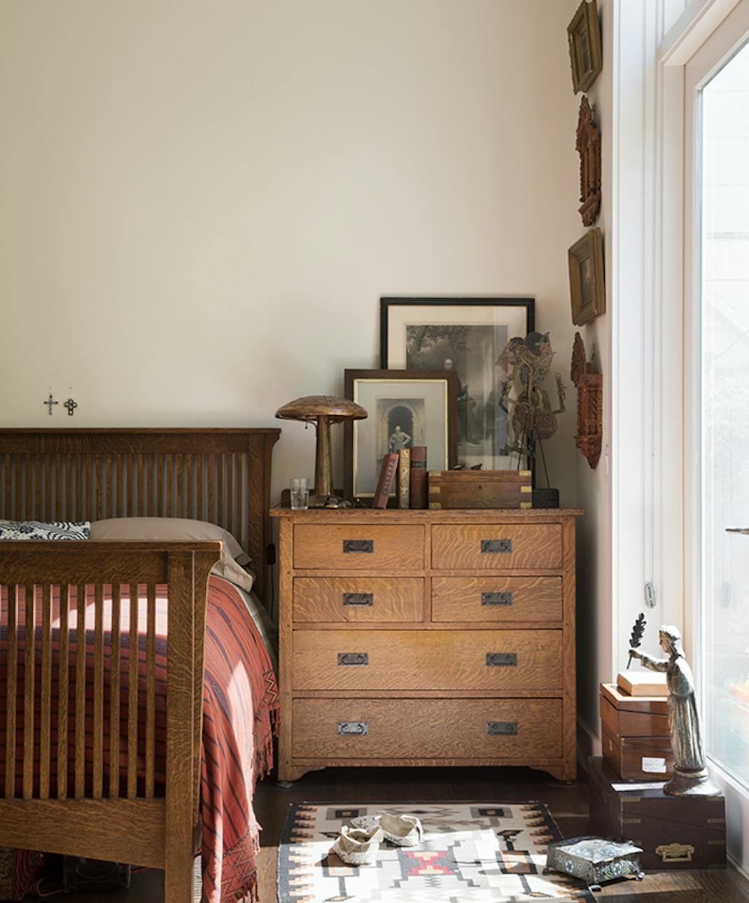 Andrew-Mann-Architecture-California-Modern-Craftsman-Bedside-Cabinet