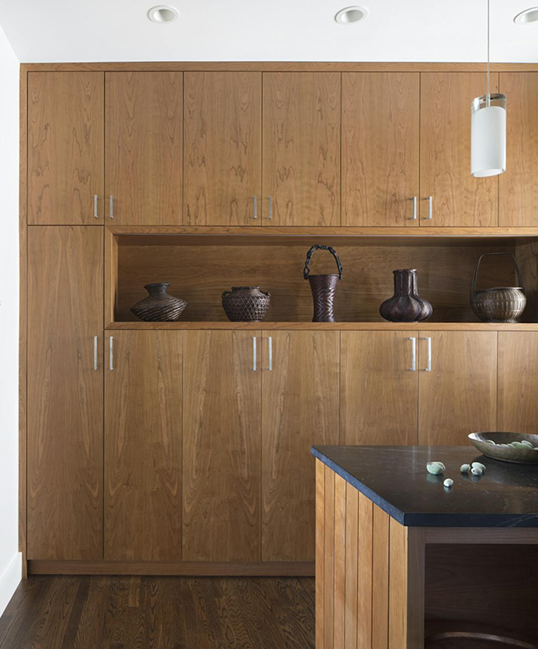 Andrew-Mann-Architecture-California-Modern-Craftsman-Kitchen-Cabinetry-Wall