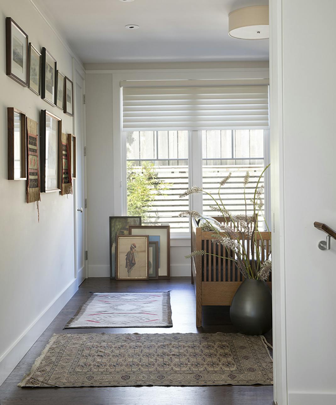 Andrew-Mann-Architecture-California-Modern-Craftsman-TV-Room-side-View