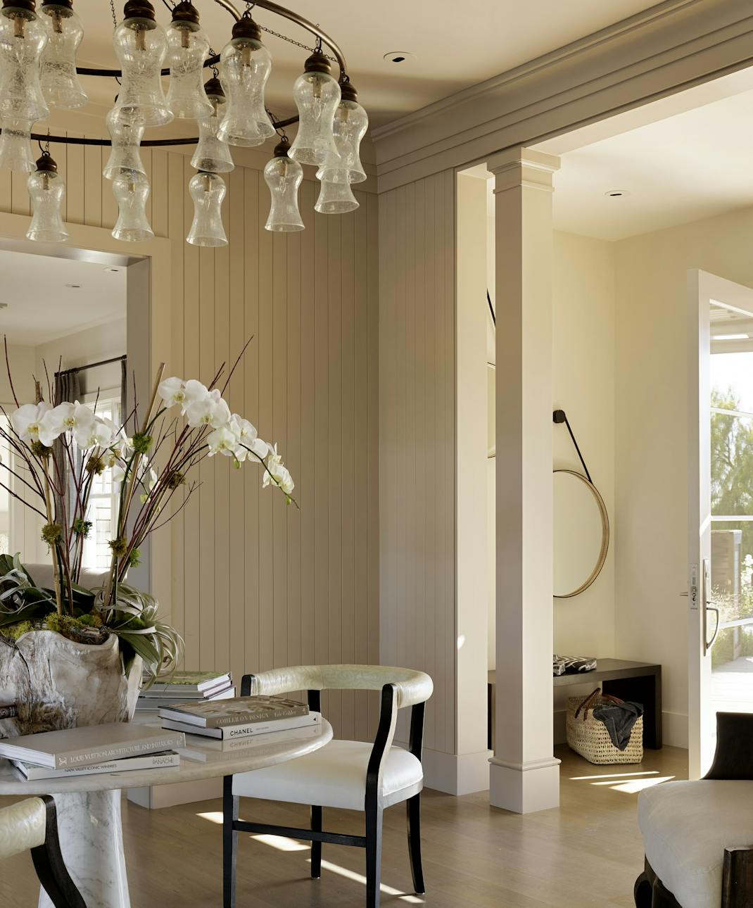 Andrew-Mann-Architecture-California-Wine-Country-Foyer-Details-Lighting-Fixture