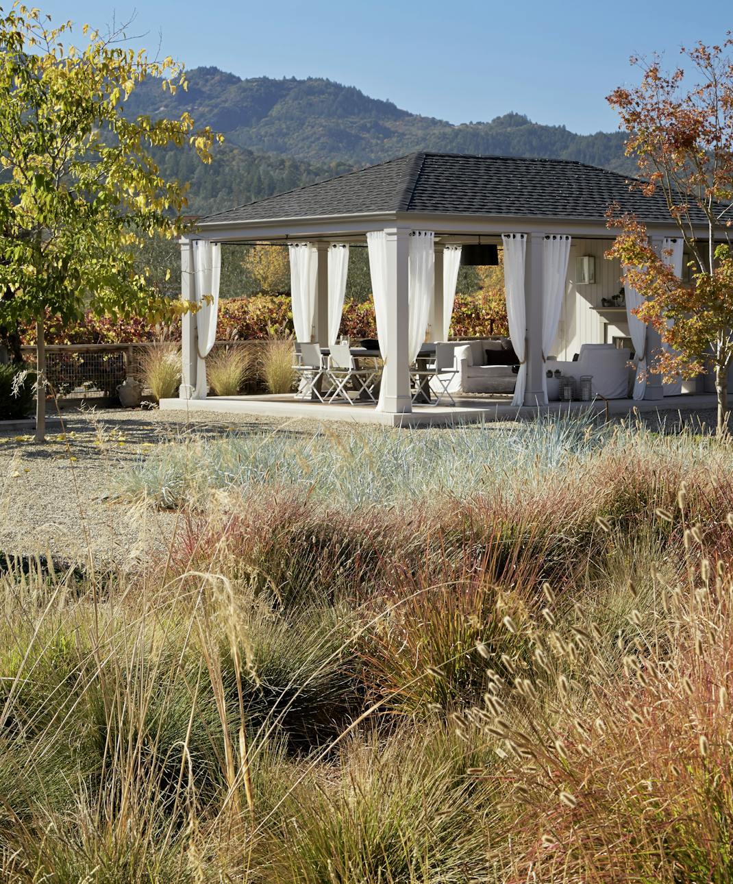 Andrew-Mann-Architecture-California-Wine-Country-Cabana-with-Mountains-in-the-Back