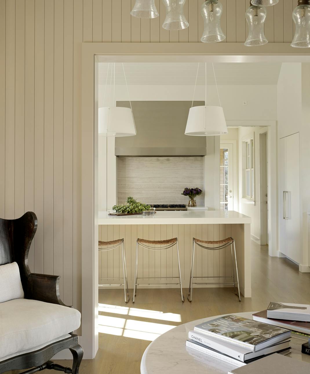 Andrew-Mann-Architecture-California-Wine-Country-Kitchen-View-from-Foyer