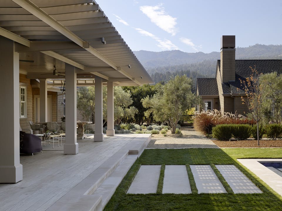 Andrew-Mann-Architecture-California-Wine-Country-Verandah-Garden-Views