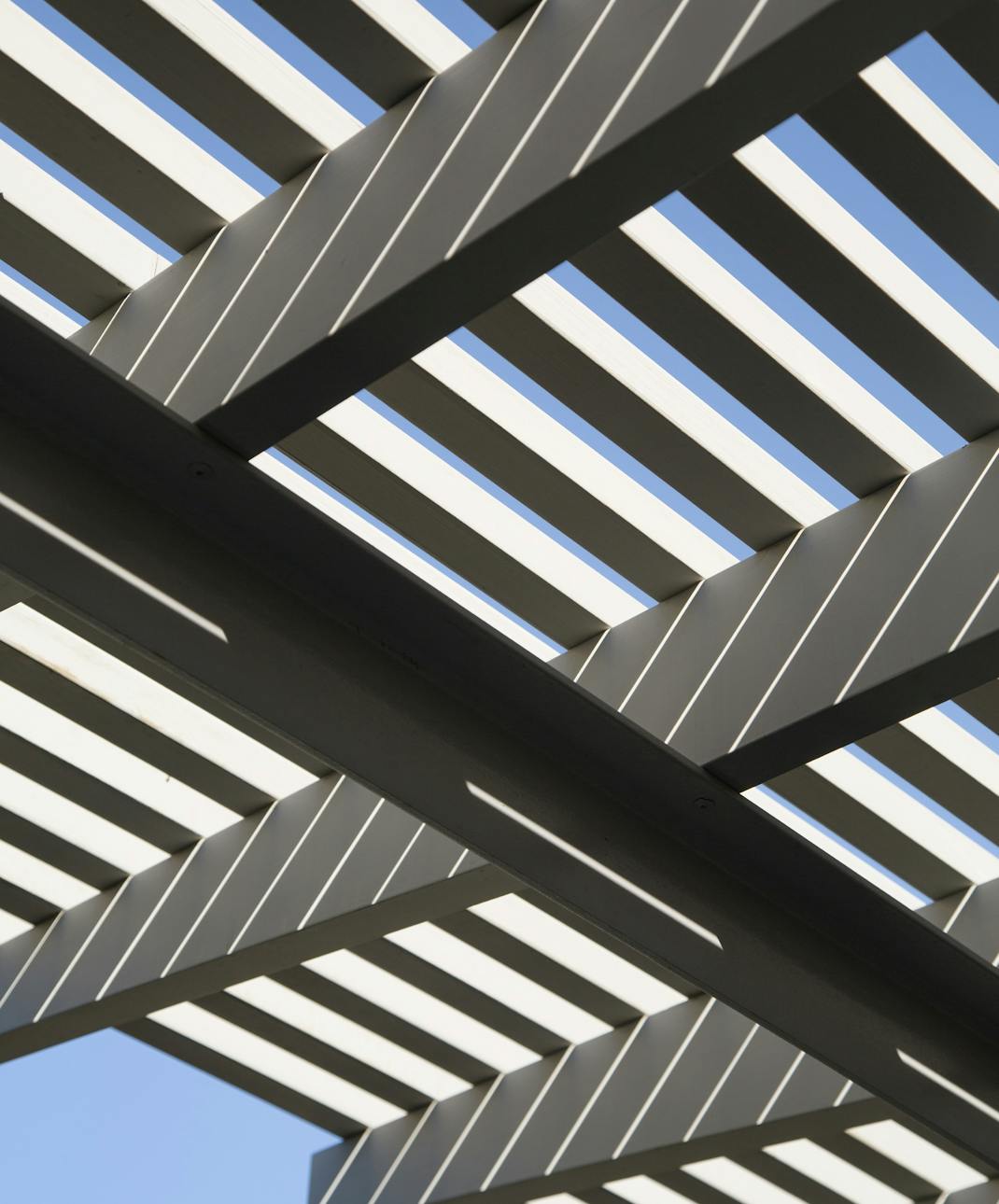 Andrew-Mann-Architecture-California-Wine-Country-Verandah-Roof-Wooden-Slats