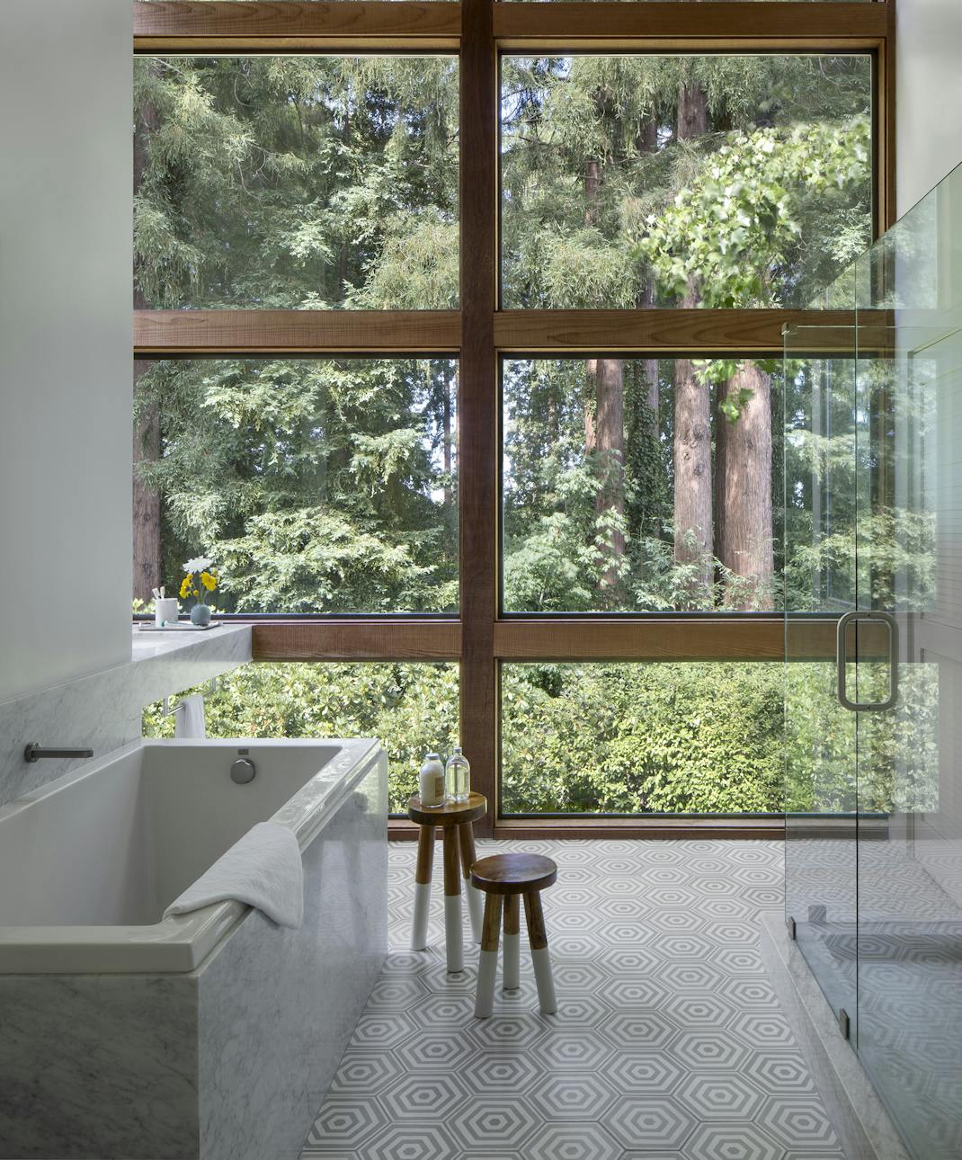 Andrew-Mann-Architecture-California-Sonoma-Retreat-Bathroom-with-outdoor-view