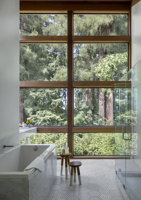 Andrew-Mann-Architecture-California-Sonoma-Retreat-Bathroom-with-outdoor-view