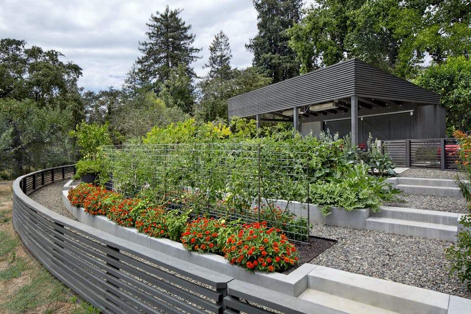 Andrew-Mann-Architecture-California-Sonoma-Retreat-Cabana-Fence-with-Red-Flowers