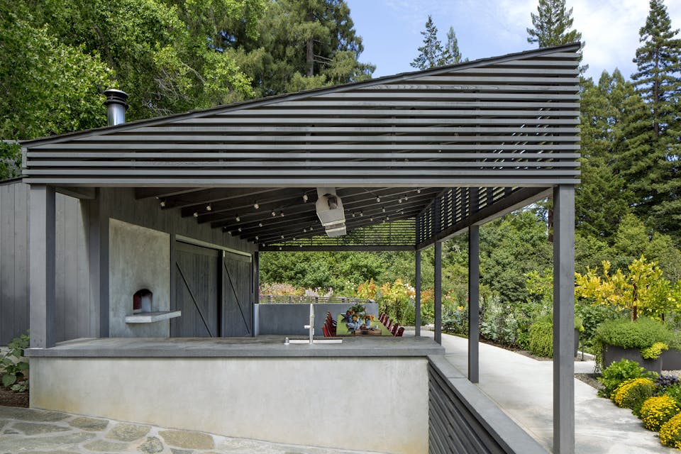 Andrew-Mann-Architecture-California-Sonoma-Retreat-Cabana-Roof-Side-View