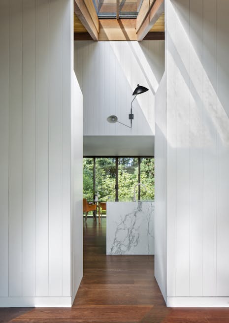 Andrew-Mann-Architecture-California-Sonoma-Retreat-Garden-View-Framed-by-White-walls