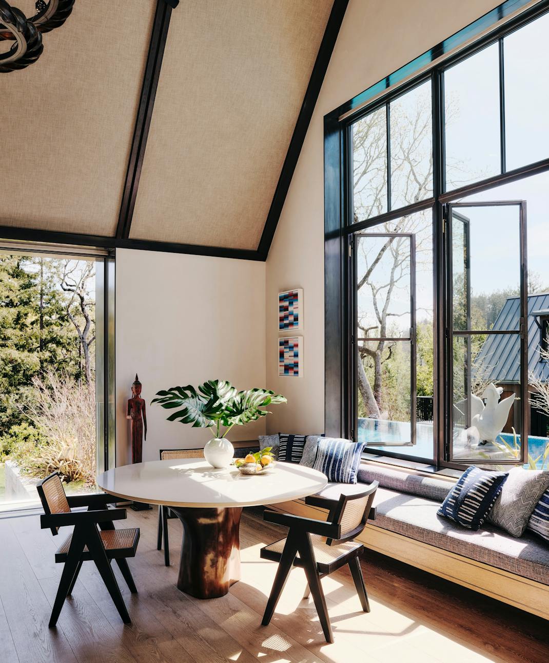 Andrew-Mann-Architecture-California-Woodlands-Estate-Dining-Bench