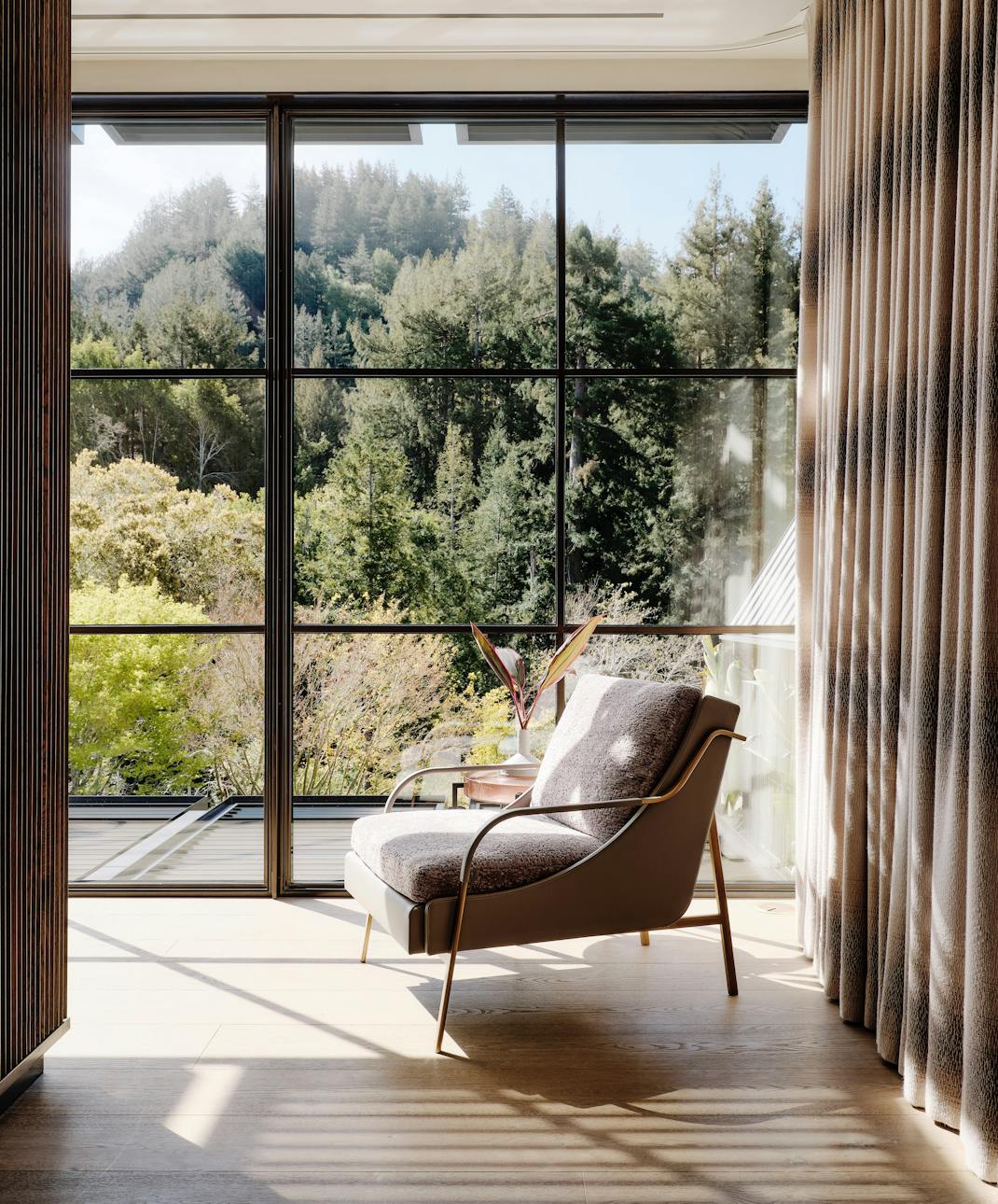 Andrew-Mann-Architecture-California-Woodlands-Estate-Corner-Chair