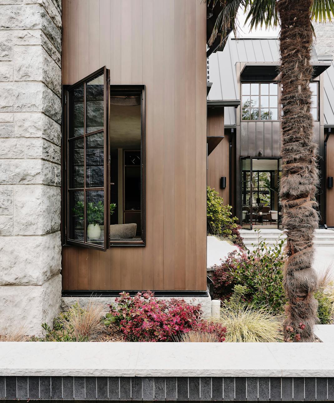 Andrew-Mann-Architecture-California-Woodlands-Estate-Exterior-Window