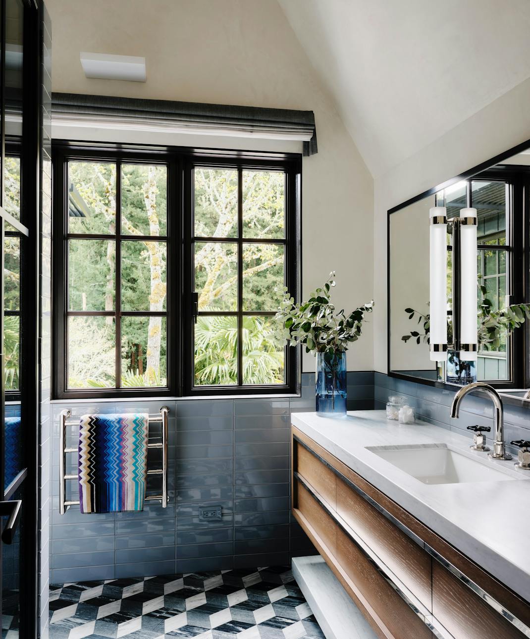 Andrew-Mann-Architecture-California-Woodlands-Estate-Guest-Bathroom