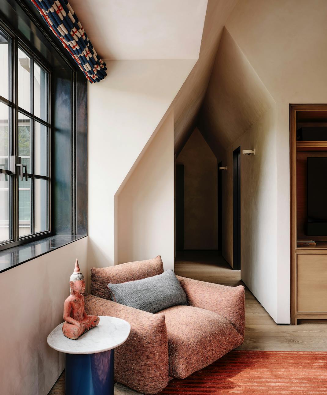 Andrew-Mann-Architecture-California-Woodlands-Estate-Guest-Bedroom
