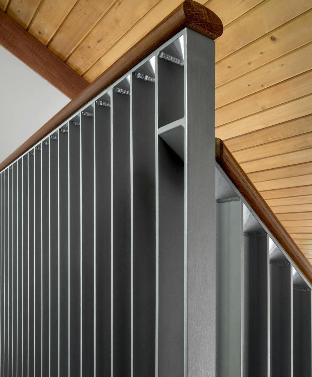 Andrew-Mann-Architecture-California-Sonoma-Retreat-Railing-with-Wooden-Ceiling