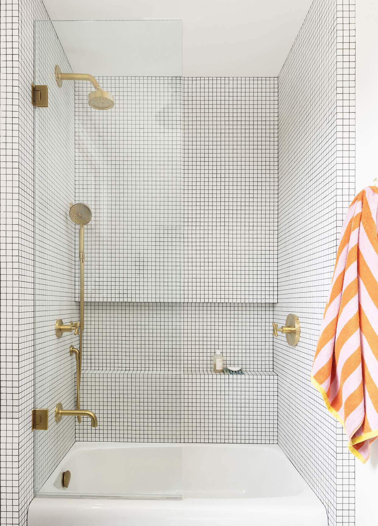 Andrew-Mann-Architecture-California-Sunset-Edwardian-Kids-Bathroom