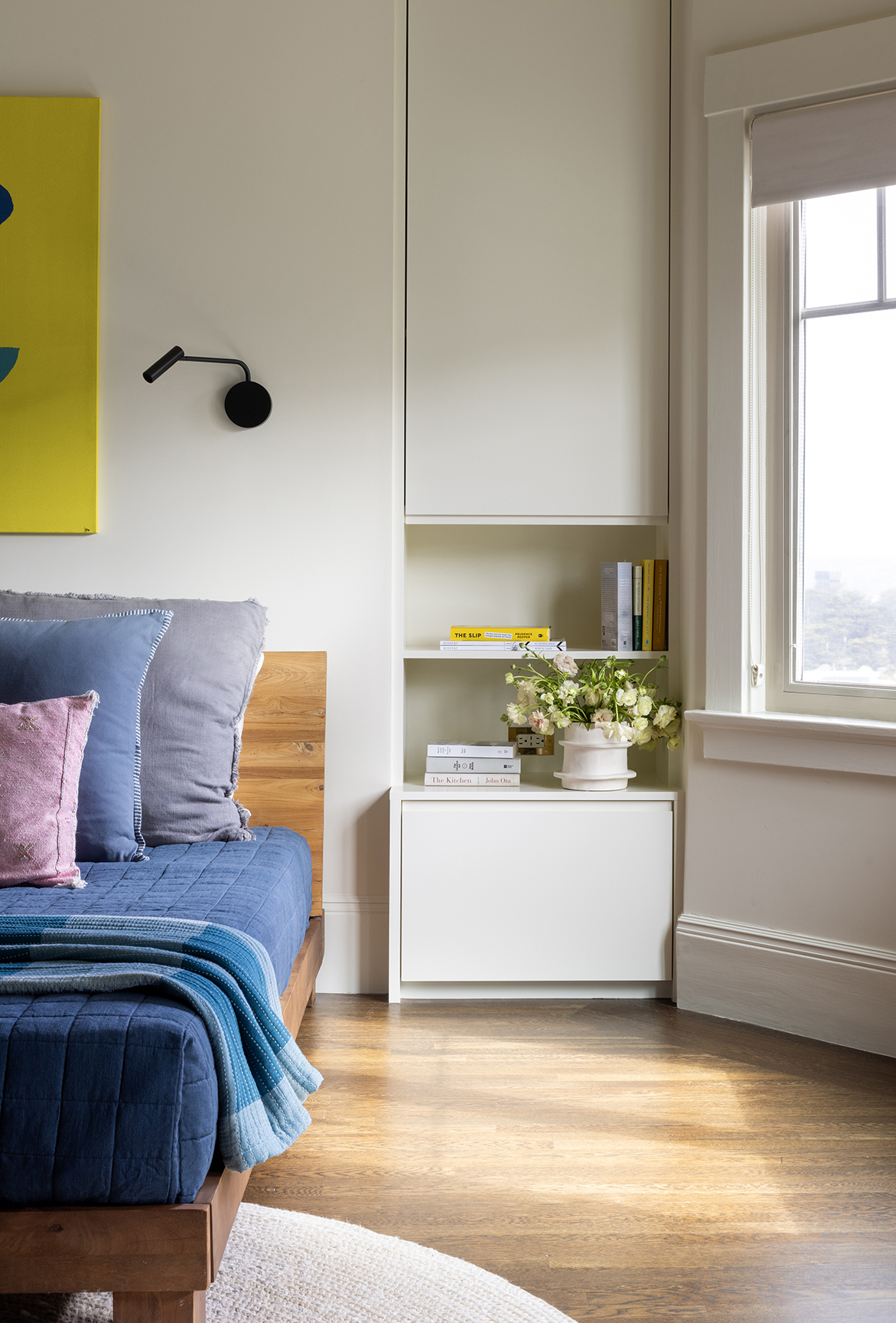 Andrew-Mann-Architecture-California-Sunset-Edwardian-Primary-Nightstand