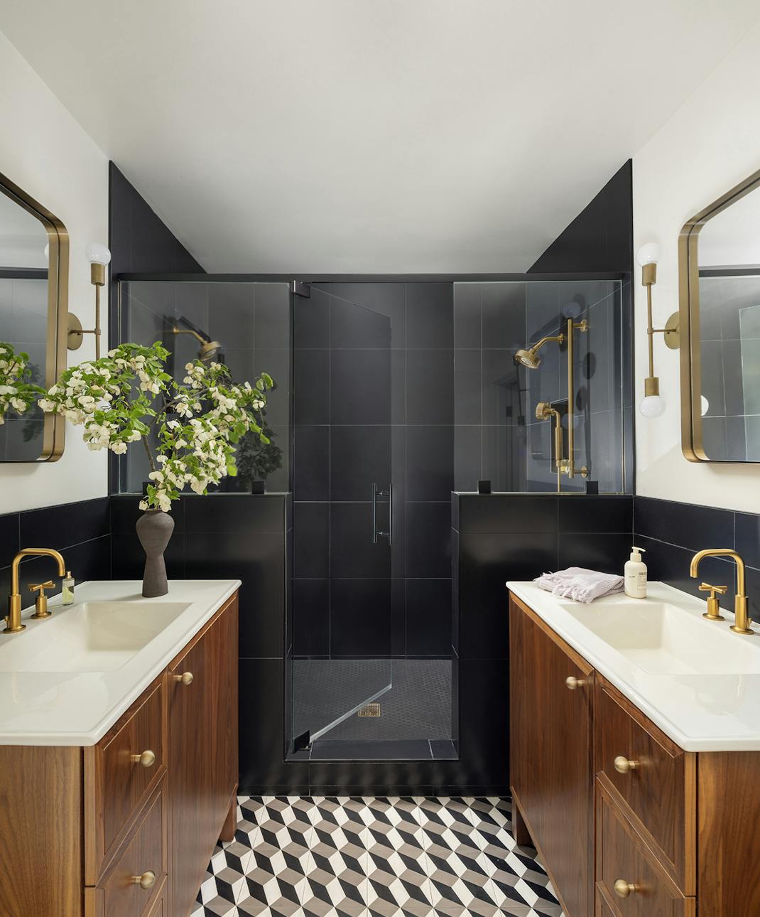 Andrew-Mann-Architecture-California-Sunset-Edwardian-Primary-Bathroom