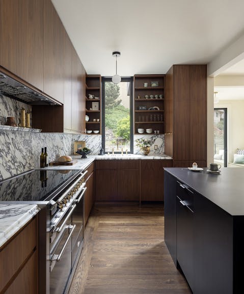 Andrew-Mann-Architecture-California-Sunset-Edwardian-Kitchen-Window
