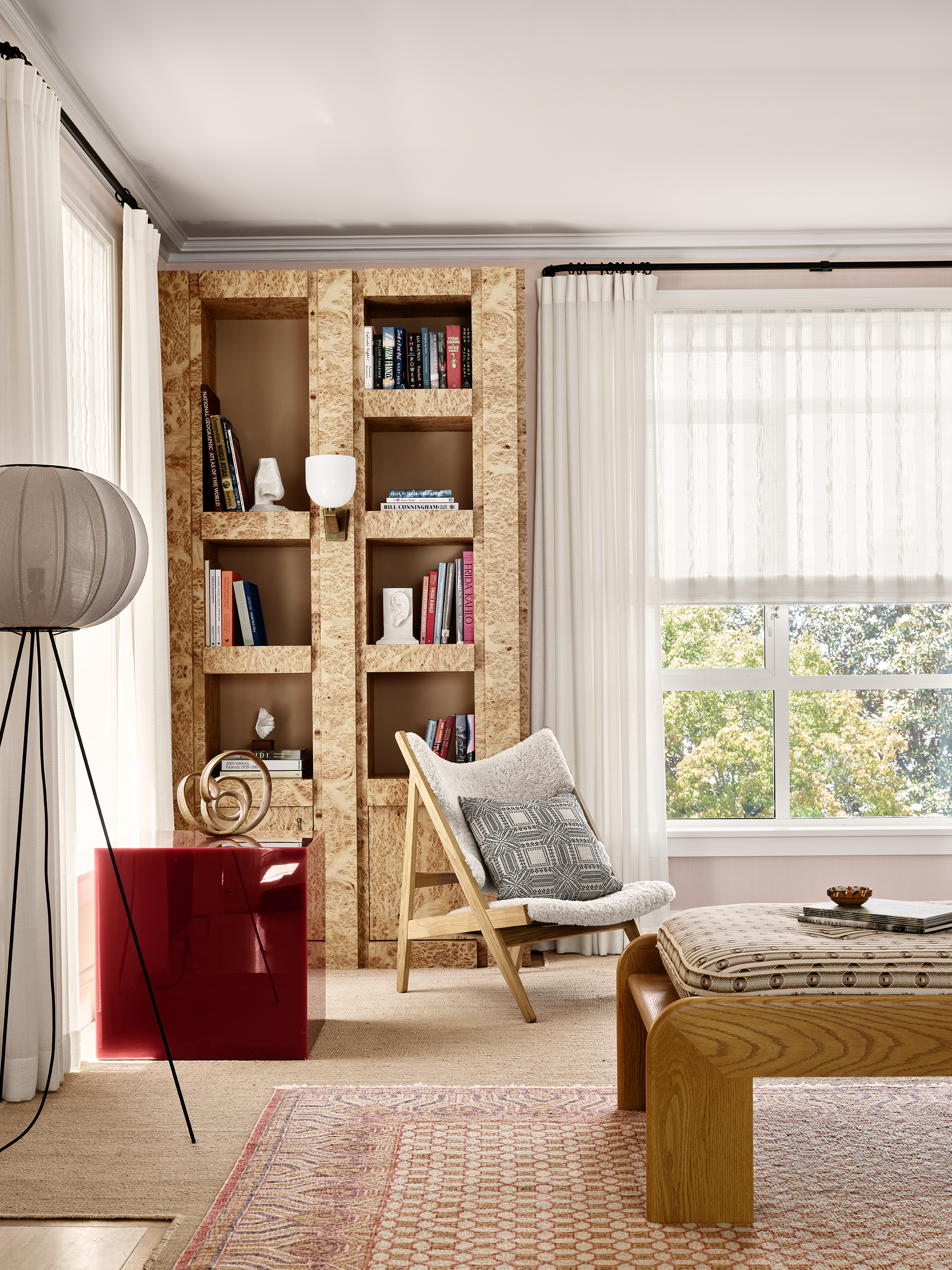 Andrew-Mann-Architecture-California-Hillside-Residence-Living-Bookcase
