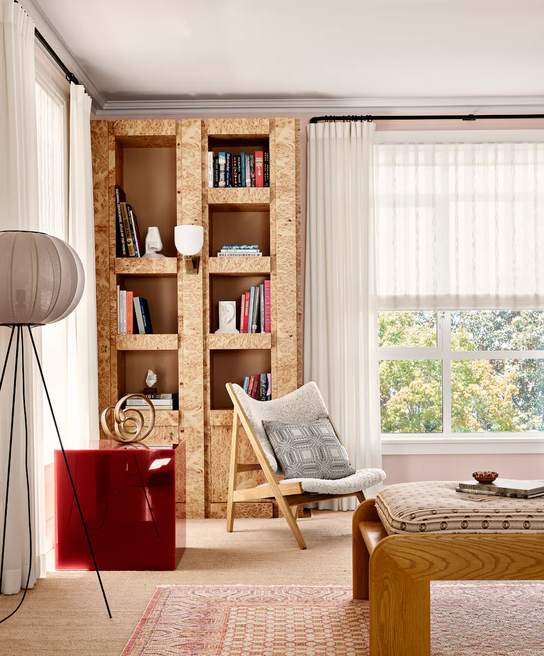Andrew-Mann-Architecture-California-Hillside-Residence-Living-Bookcase