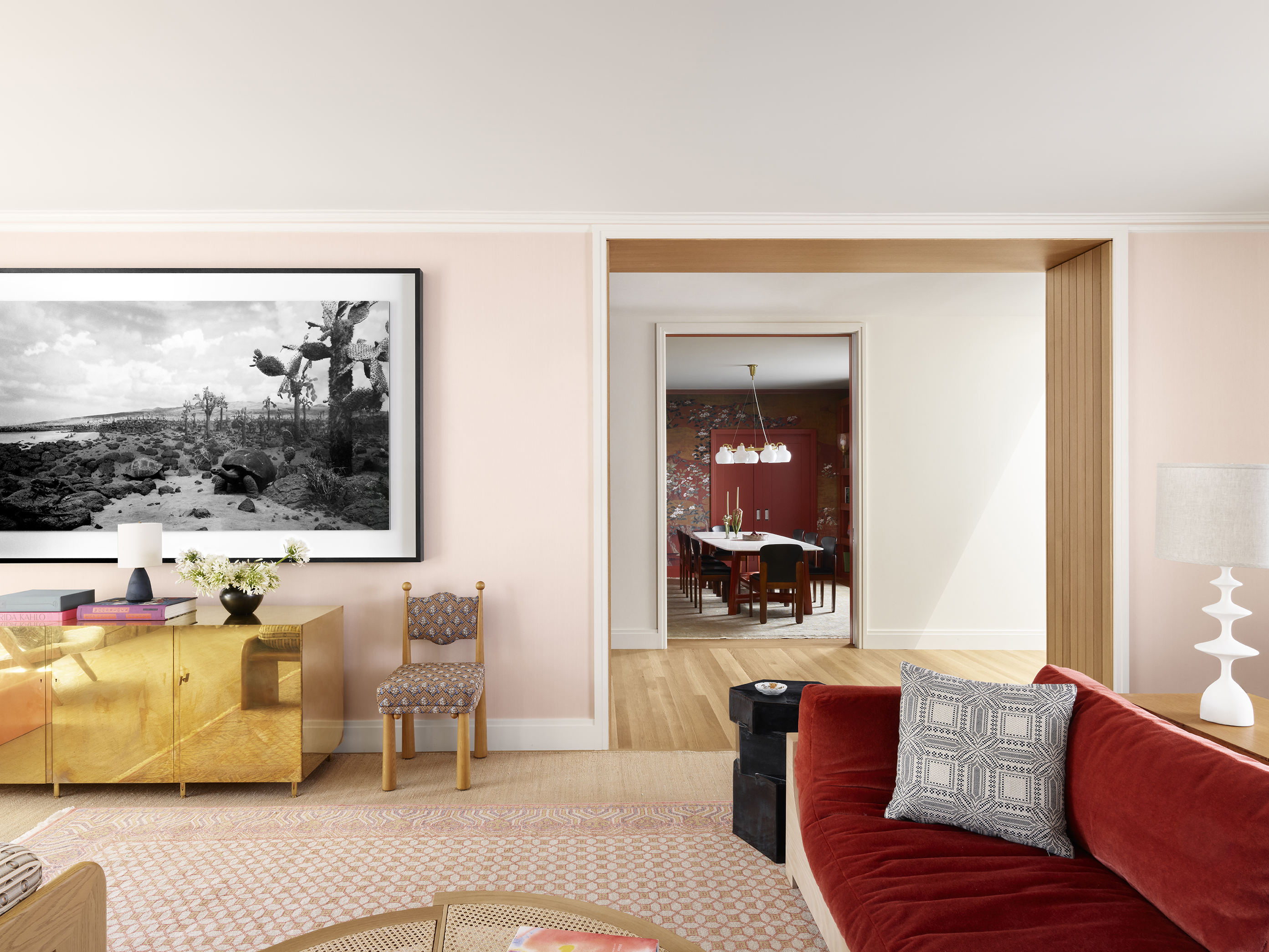 Andrew-Mann-Architecture-California-Hillside-Residence-Living-Dining-Connection
