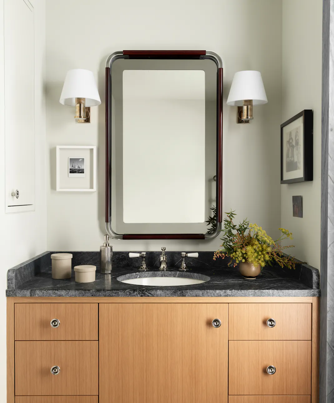 Andrew-Mann-Architecture-California-Hillside-Residence-Primary-Bathroom-Sink