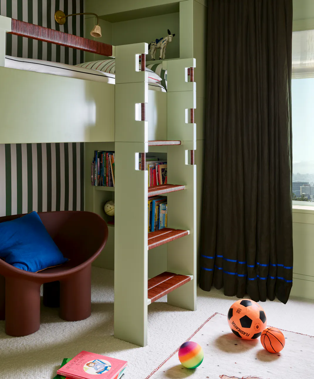 Andrew-Mann-Architecture-California-Hillside-Residence-Kids-Bedroom