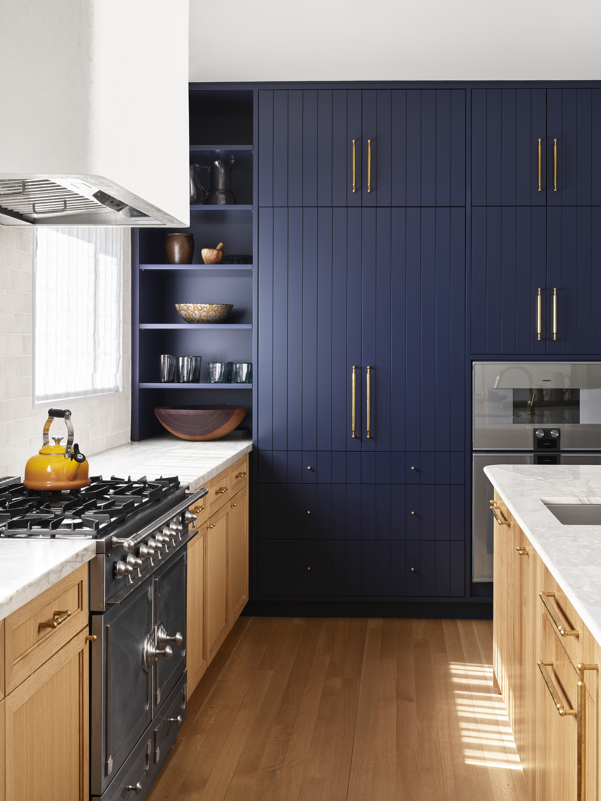 Andrew-Mann-Architecture-California-Hillside-Residence-Kitchen-Cabinetry