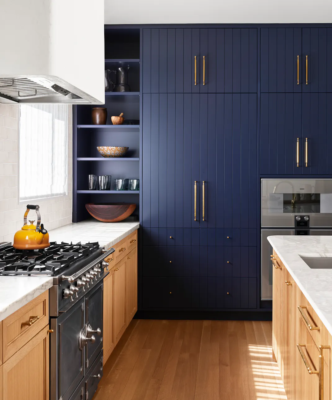 Andrew-Mann-Architecture-California-Hillside-Residence-Kitchen-Cabinetry